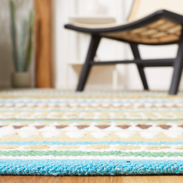 Safavieh Montauk Mtk451L Light Blue/Ivory Rug.