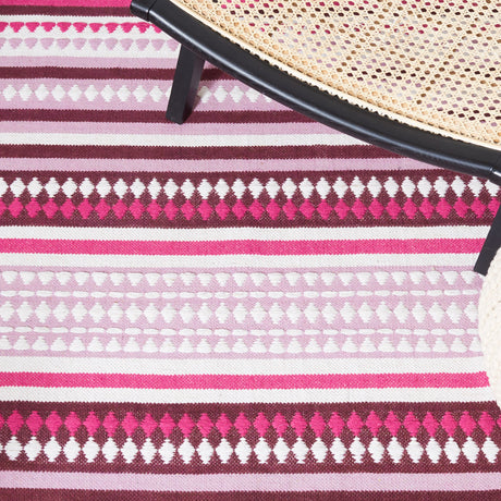 Safavieh Montauk Mtk451R Pink/Ivory Rug.