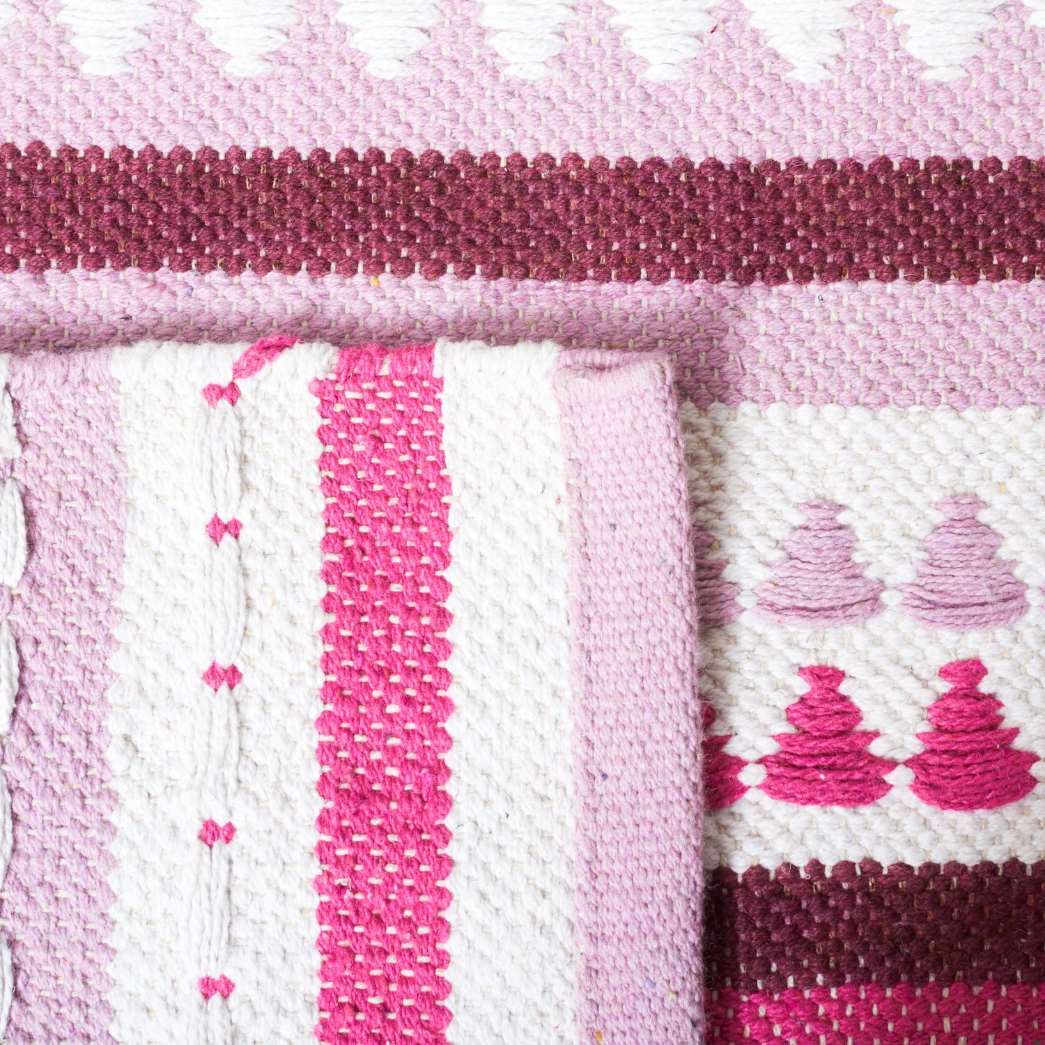 Safavieh Montauk Mtk451R Pink/Ivory Rug.