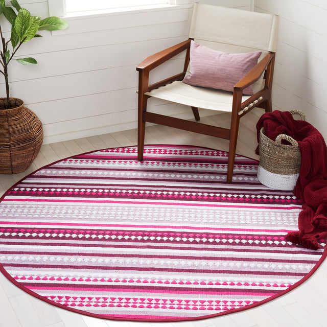 Safavieh Montauk Mtk451R Pink/Ivory Rug.