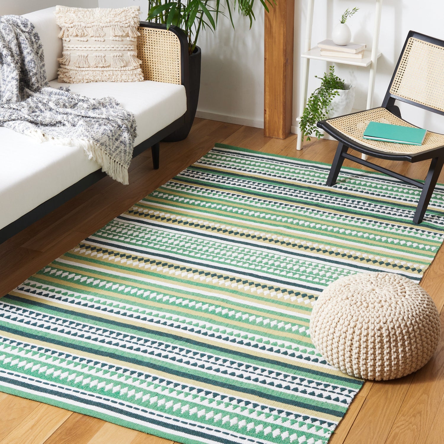 Safavieh Montauk Mtk451Y Green/Ivory Rug.