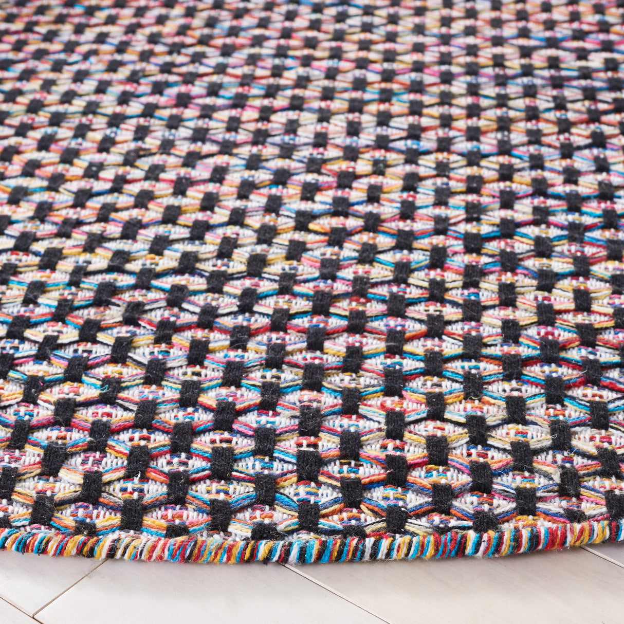 Safavieh Montauk Mtk475Q Red/Yellow Rug.