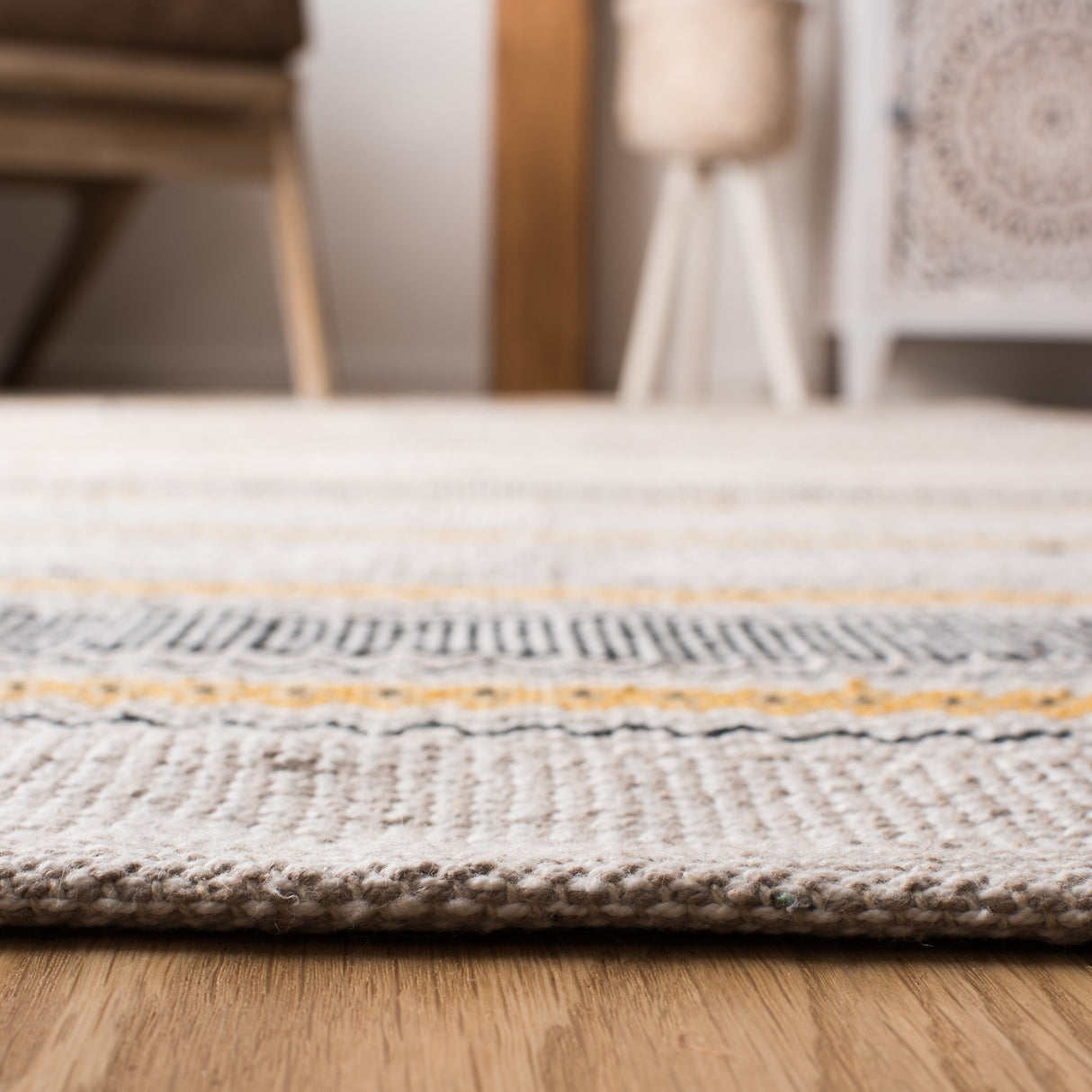 Safavieh Montauk Mtk536D Gold/Beige Rugs.