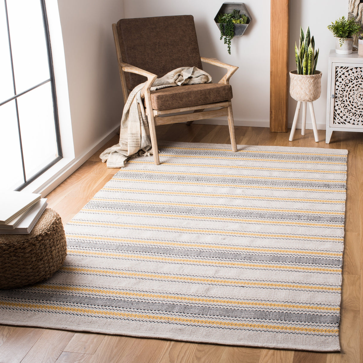 Safavieh Montauk Mtk536D Gold/Beige Rugs.