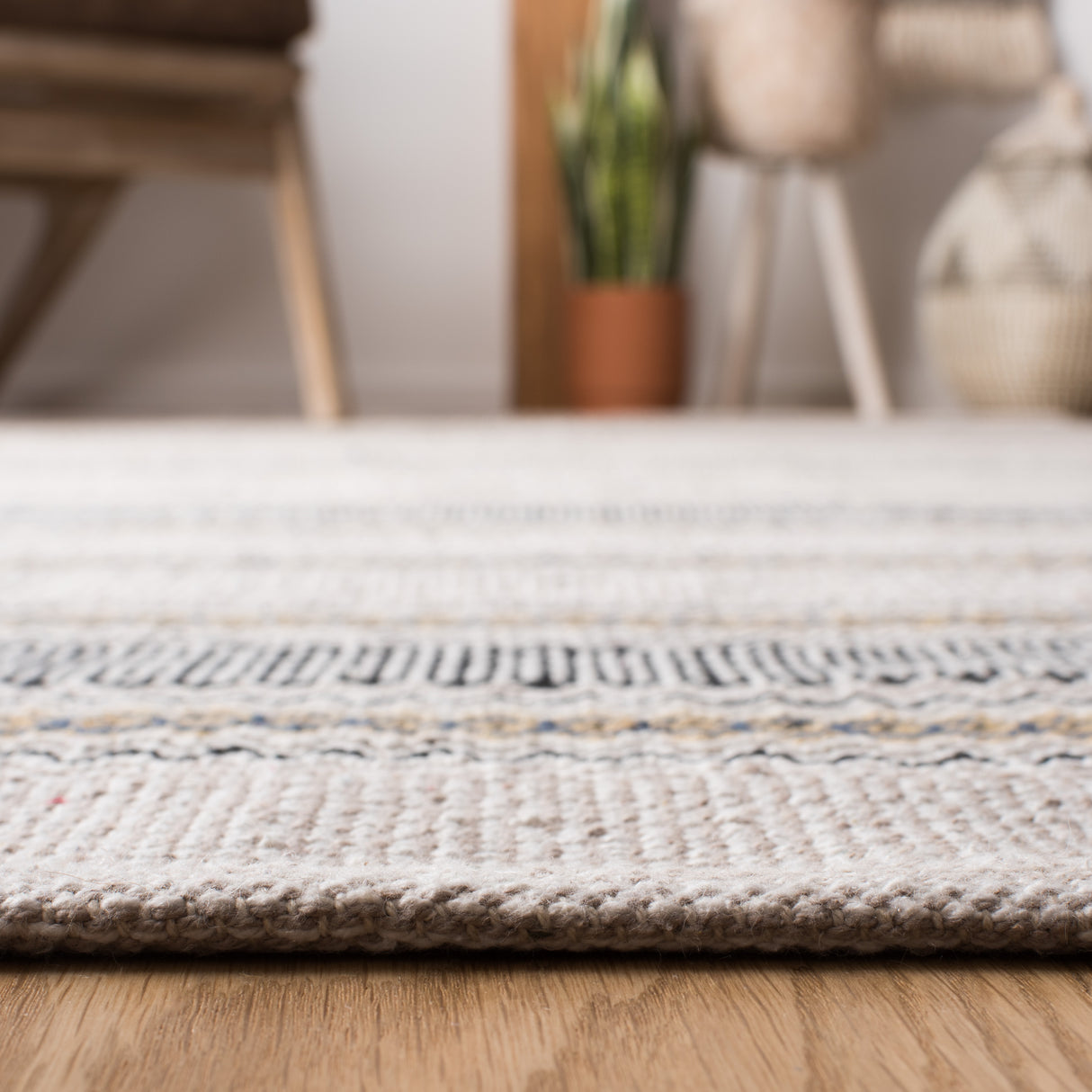 Safavieh Montauk Mtk536M Blue/Beige Rugs.