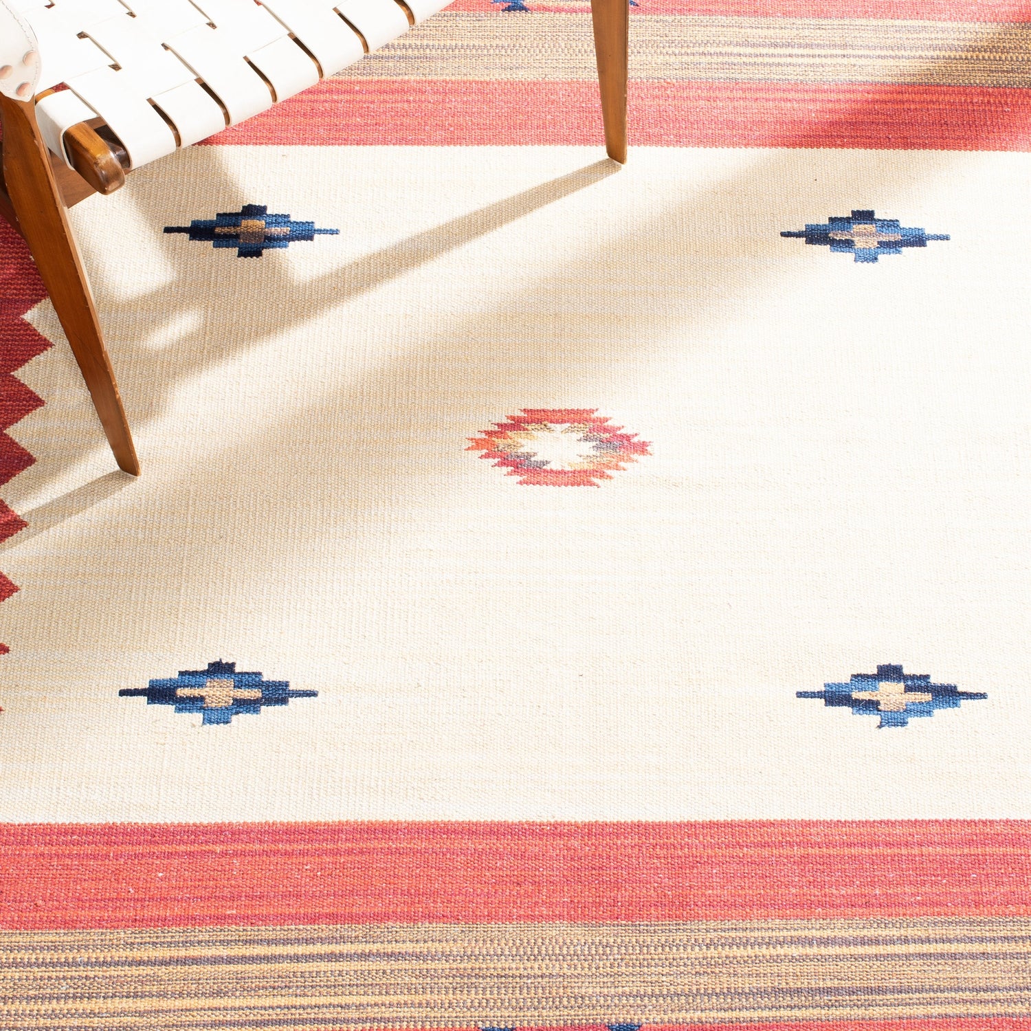 Safavieh Montauk Mtk552A Blue/Red Rugs.