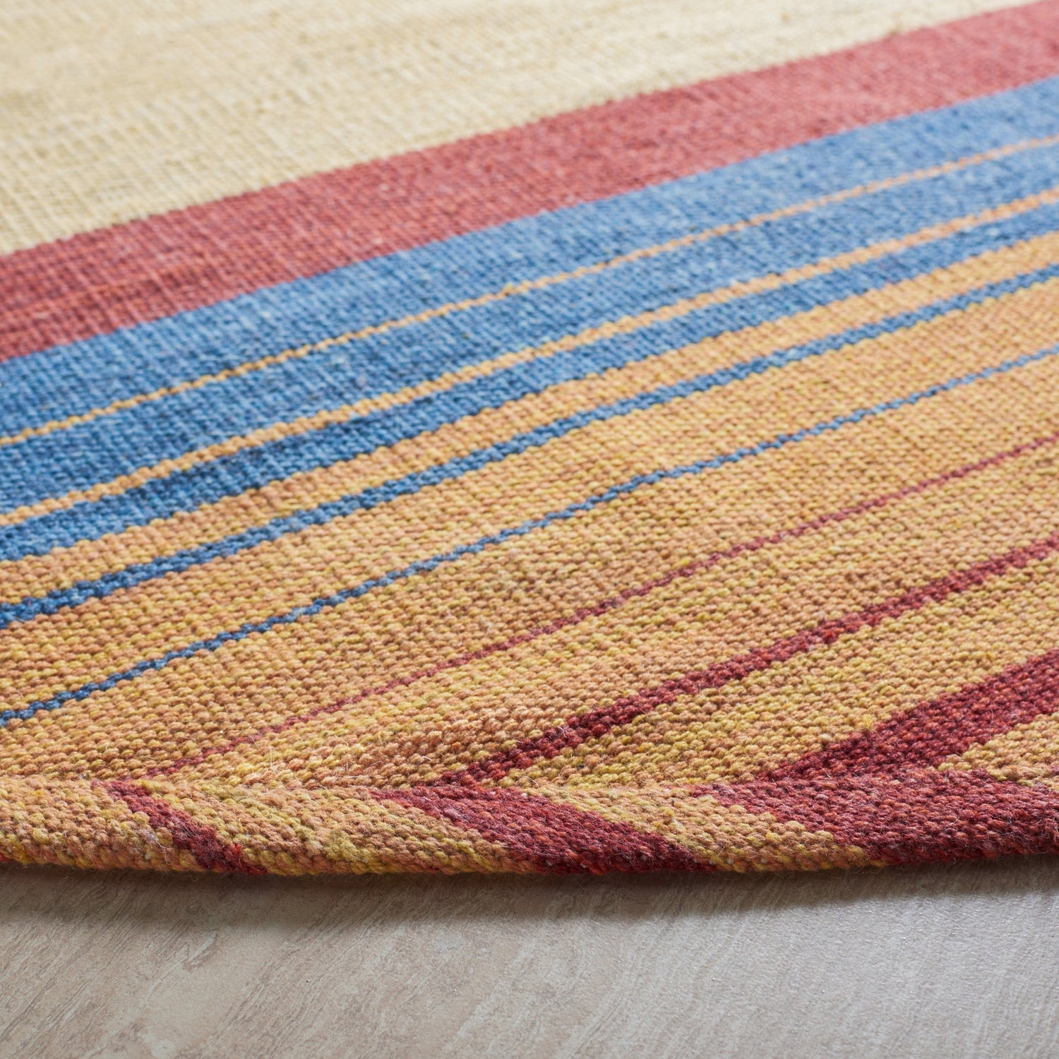Safavieh Montauk Mtk554Q Red/Blue Rugs.