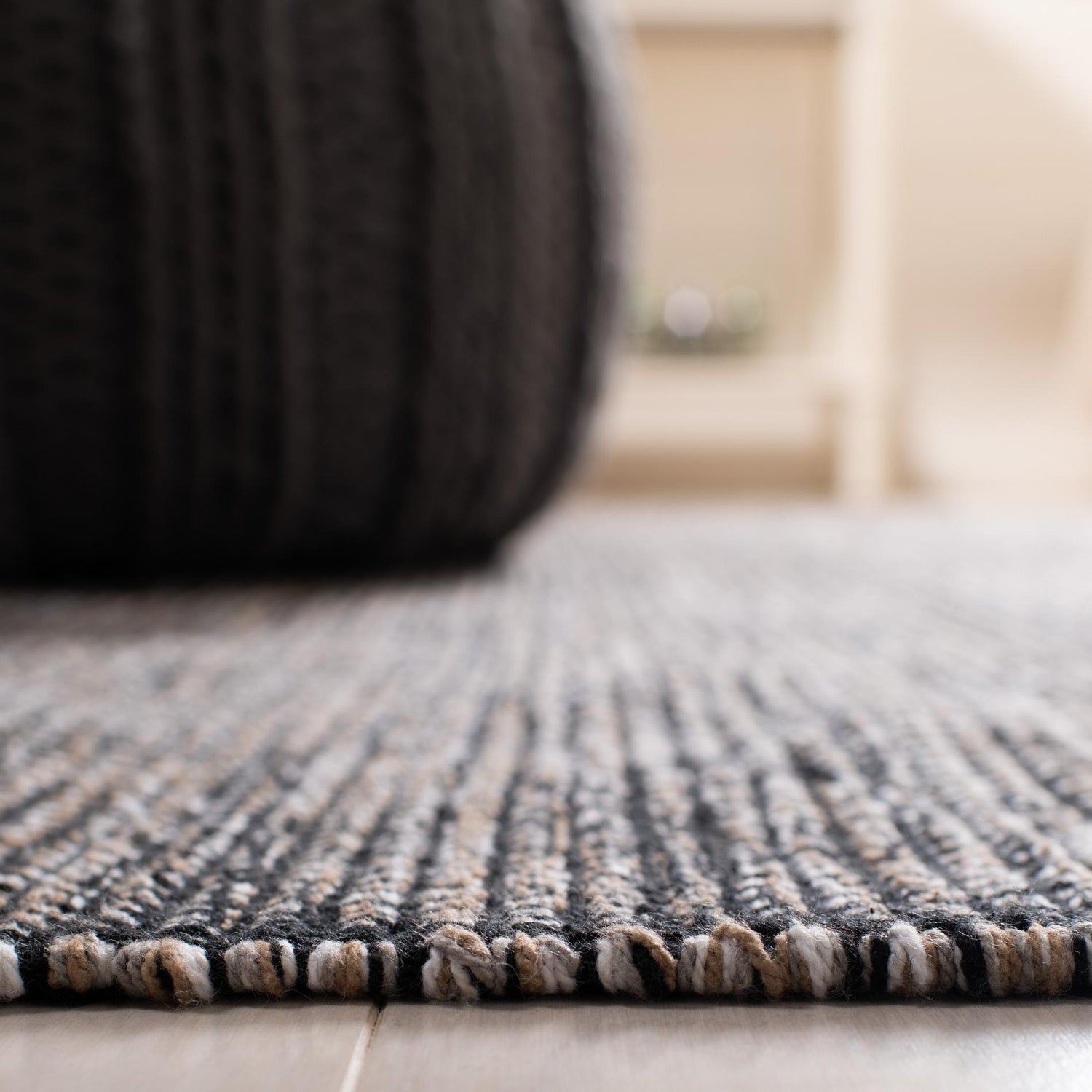 Safavieh Montauk Mtk620B Beige/Ivory Rugs.