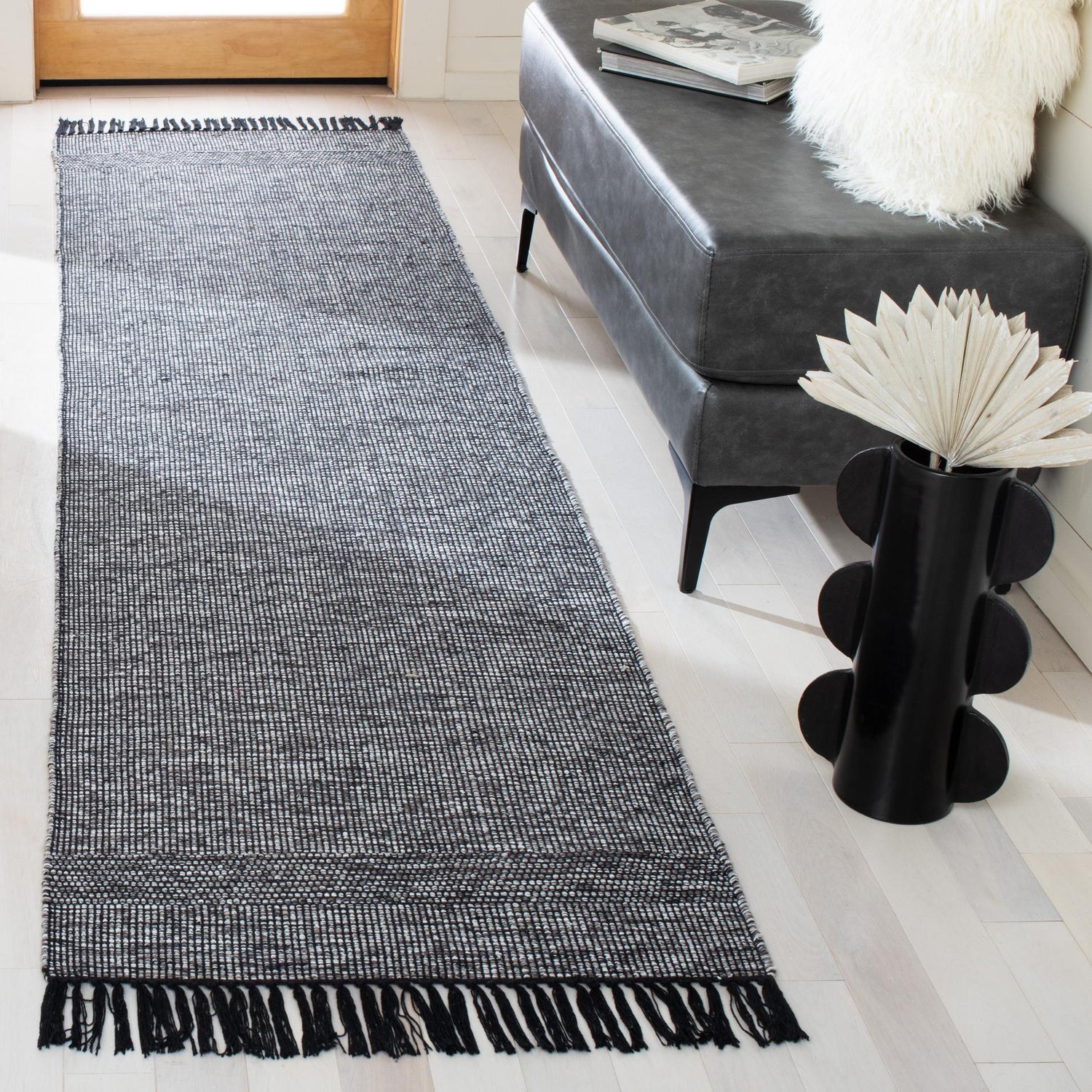 Safavieh Montauk Mtk620H Charcoal/Black Rugs.