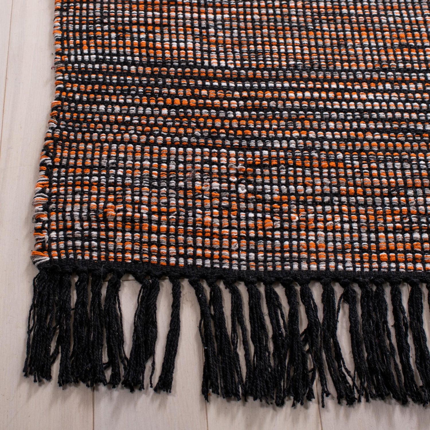 Safavieh Montauk Mtk620P Orange/Black Rugs.