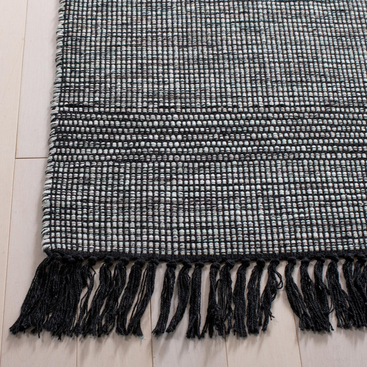 Safavieh Montauk Mtk620Y Light Green/Black Rugs.