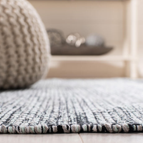 Safavieh Montauk Mtk620Y Light Green/Black Rugs.