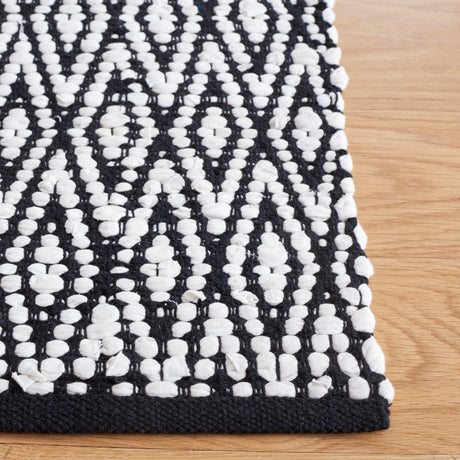 Safavieh Montauk Mtk621A Ivory/Black Rugs.