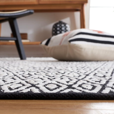 Safavieh Montauk Mtk621A Ivory/Black Rugs.