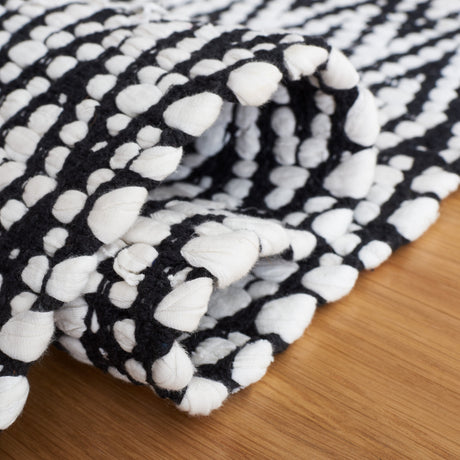 Safavieh Montauk Mtk621A Ivory/Black Rugs.