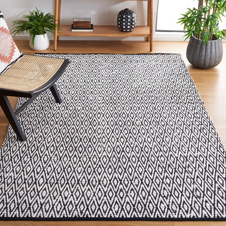 Safavieh Montauk Mtk621A Ivory/Black Rugs.