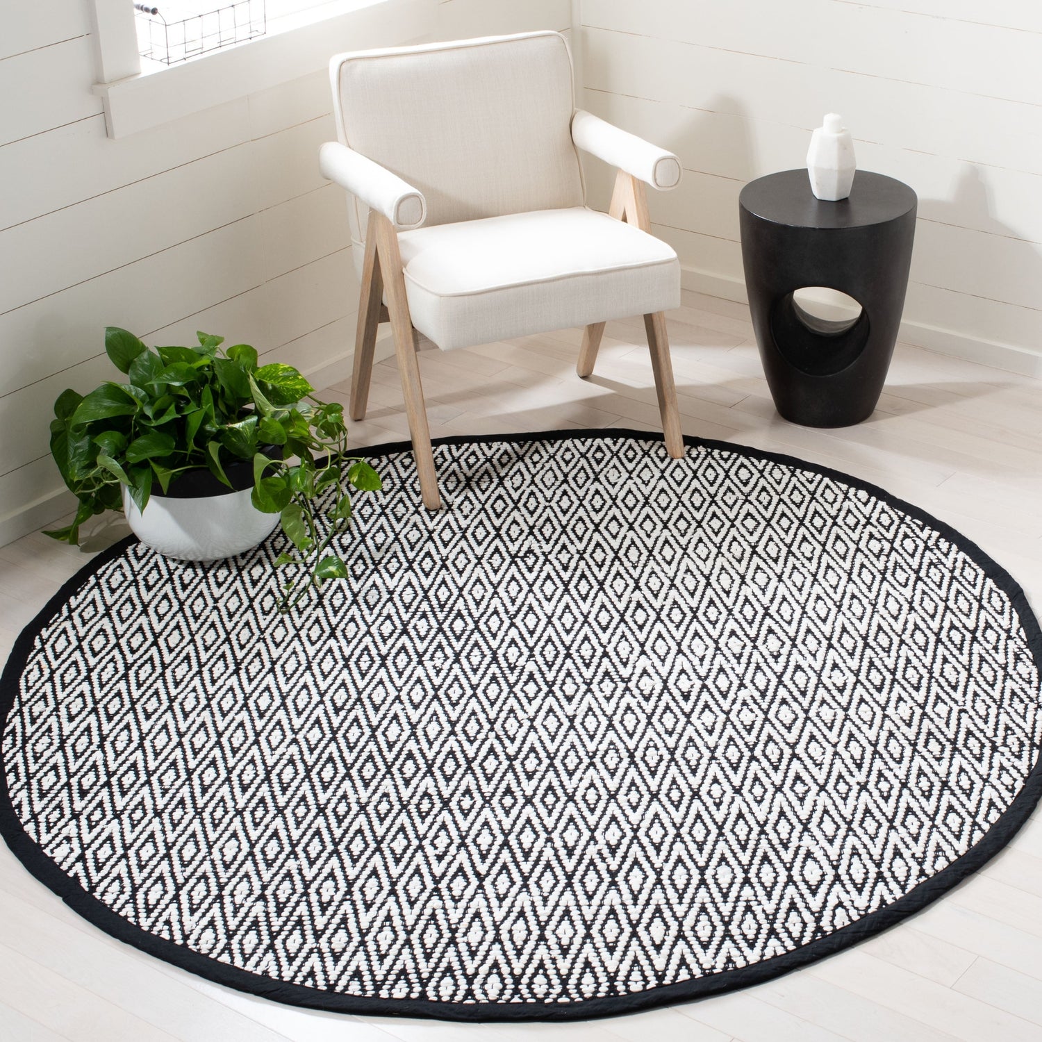 Safavieh Montauk Mtk621A Ivory/Black Rugs.