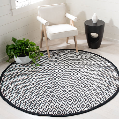 Safavieh Montauk Mtk621A Ivory/Black Rugs.