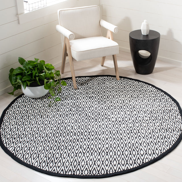 Safavieh Montauk Mtk621A Ivory/Black Rugs.