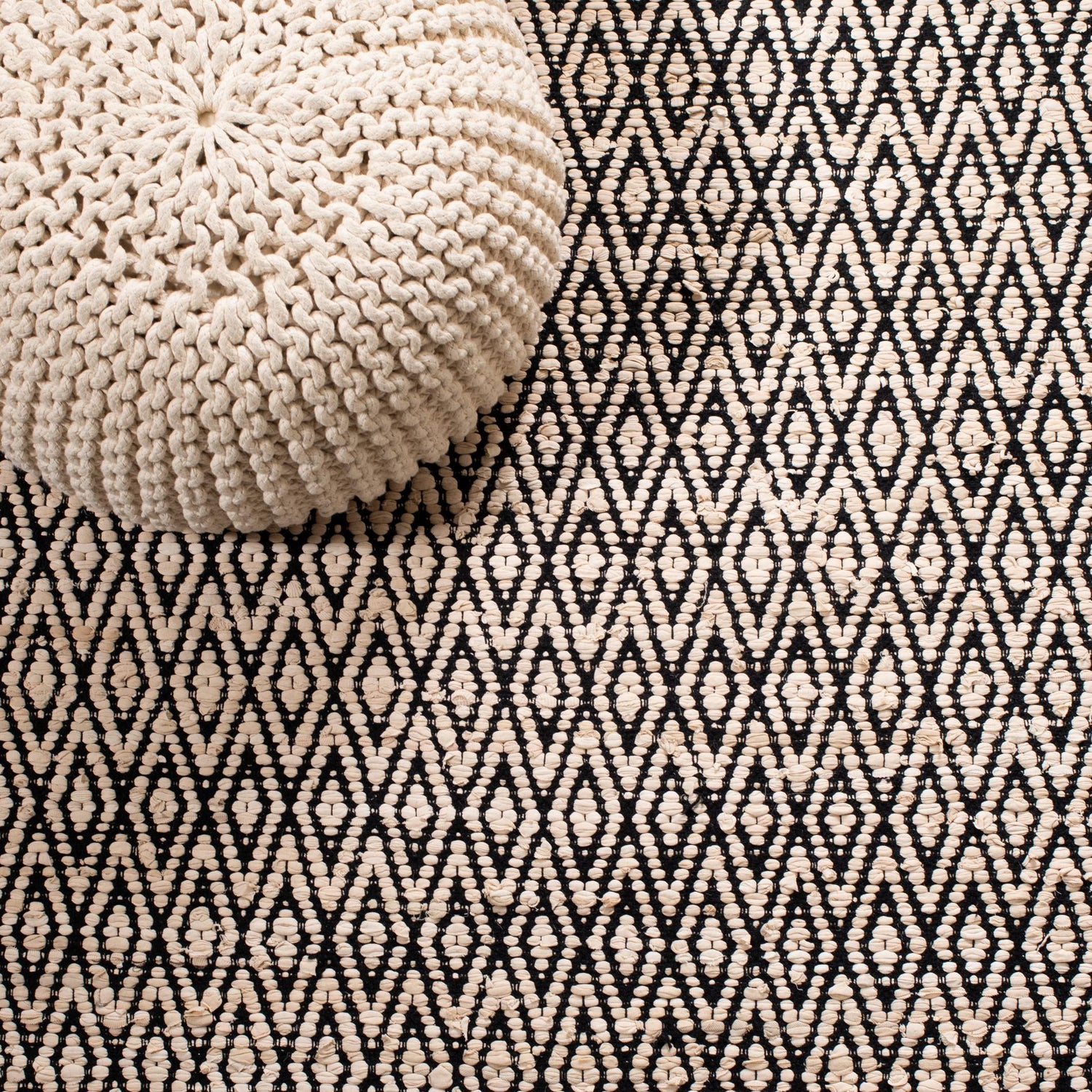 Safavieh Montauk Mtk621B Beige/Black Rugs.