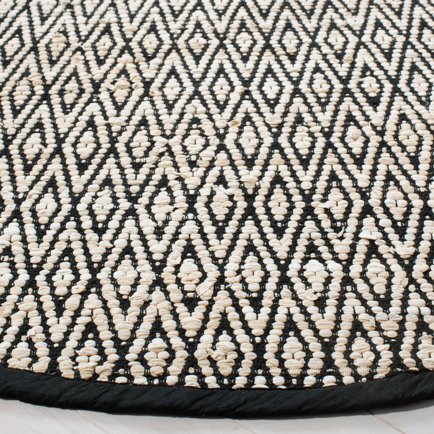 Safavieh Montauk Mtk621B Beige/Black Rugs.