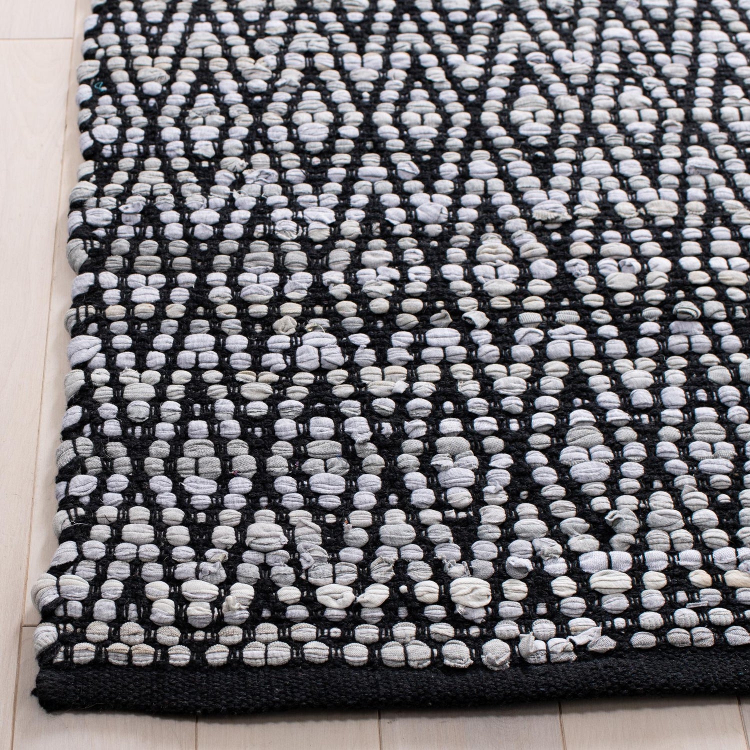Safavieh Montauk Mtk621F Grey/Black Rugs.