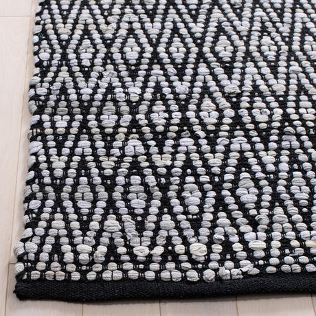 Safavieh Montauk Mtk621F Grey/Black Rugs.
