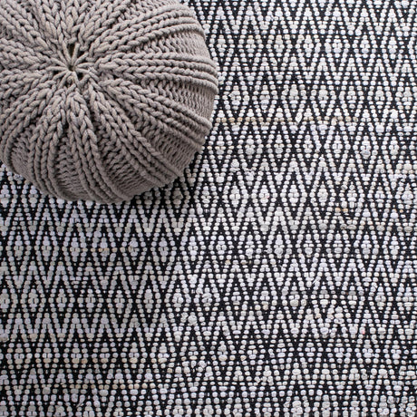 Safavieh Montauk Mtk621F Grey/Black Rugs.