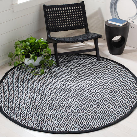 Safavieh Montauk Mtk621F Grey/Black Rugs.