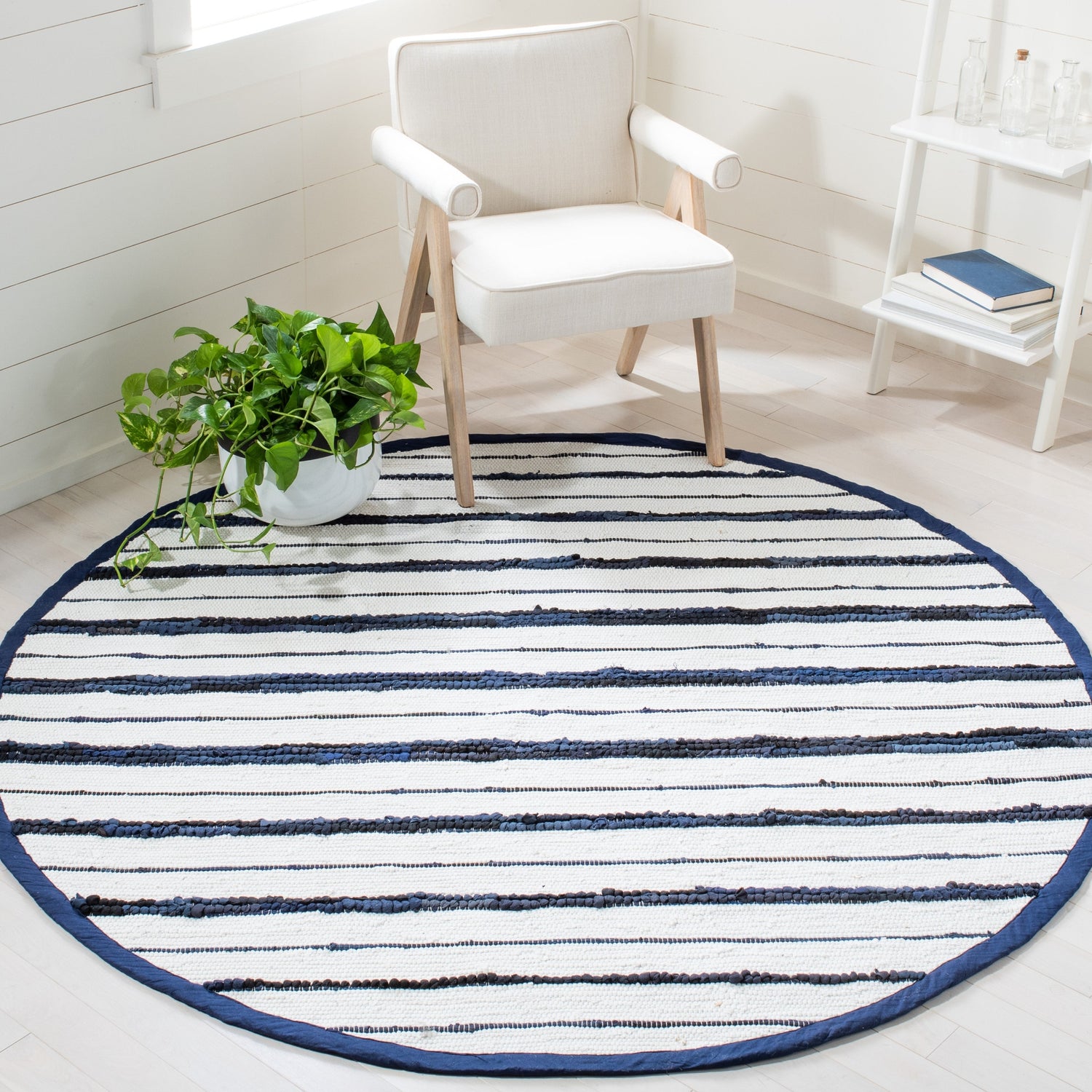 Safavieh Montauk Mtk623N Navy/Ivory Rugs.
