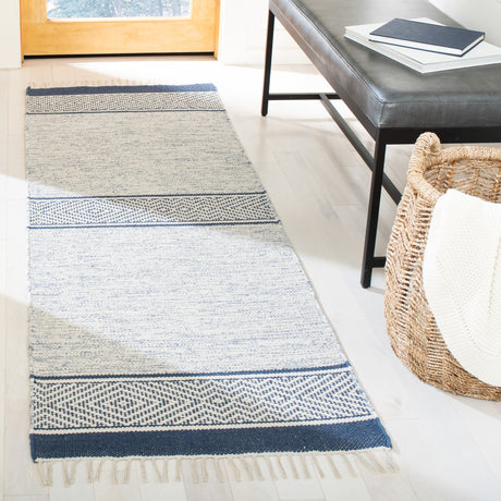Safavieh Montauk Mtk651N Ivory/Navy Rugs.