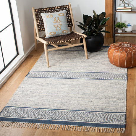 Safavieh Montauk Mtk651N Ivory/Navy Rugs.