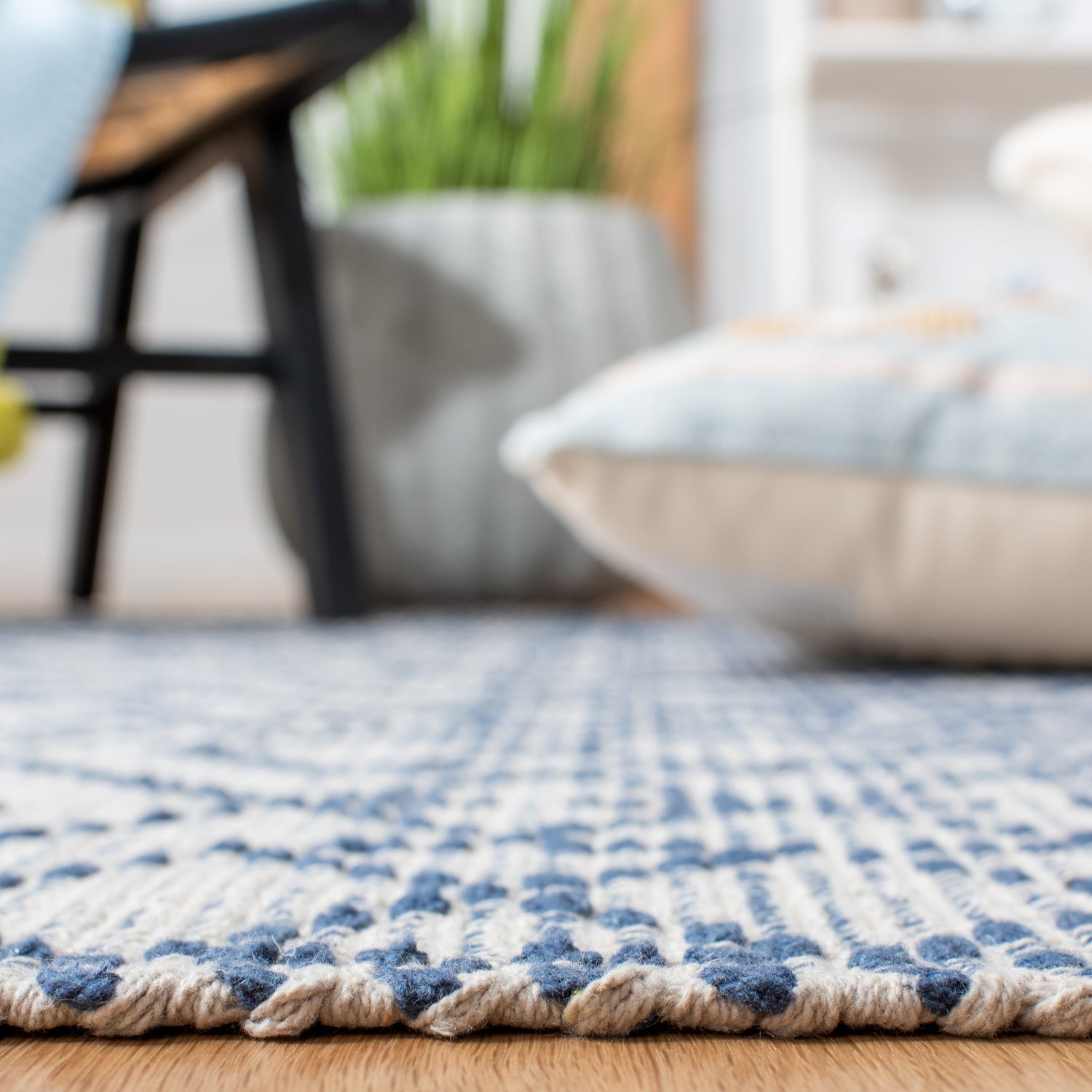 Safavieh Montauk Mtk652N Navy/Beige Rugs.