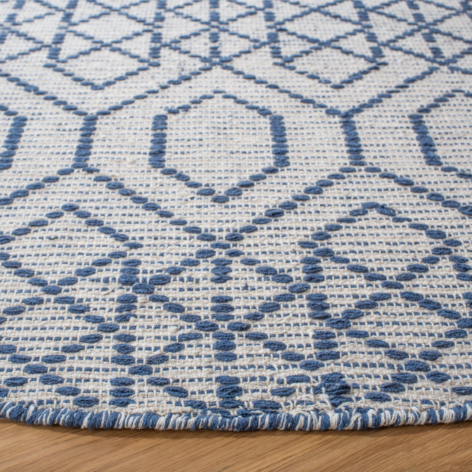 Safavieh Montauk Mtk652N Navy/Beige Rugs.