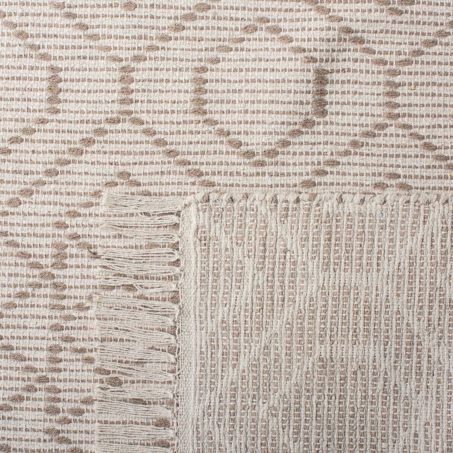 Safavieh Montauk Mtk652T Brown/Beige Rugs.
