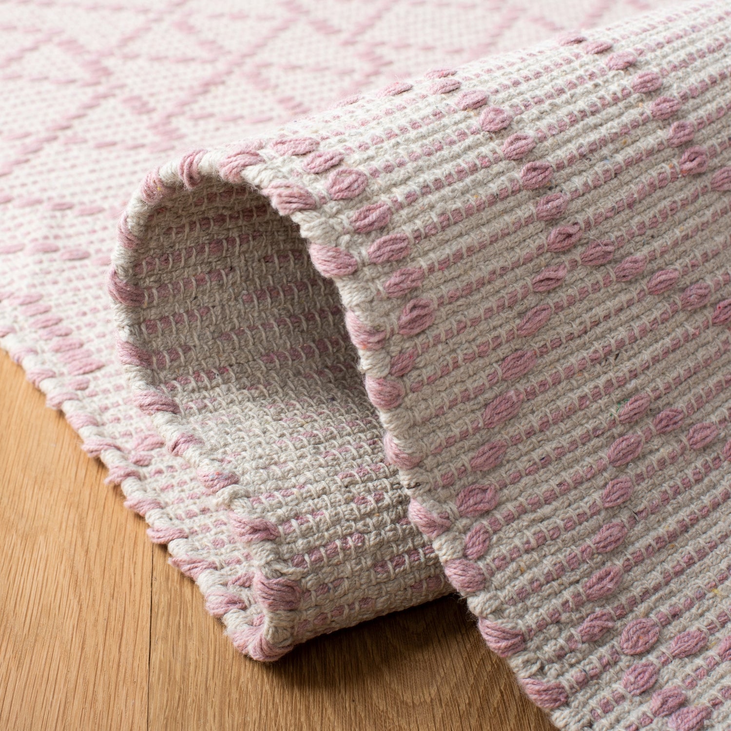 Safavieh Montauk Mtk652U Pink/Ivory Rugs.
