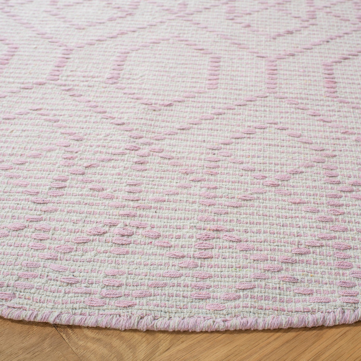 Safavieh Montauk Mtk652U Pink/Ivory Rugs.