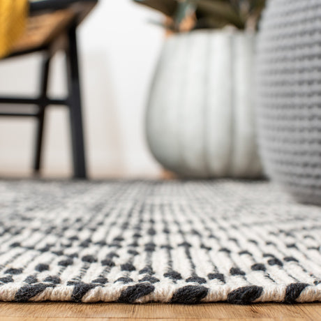 Safavieh Montauk Mtk652Z Black/Beige Rugs.