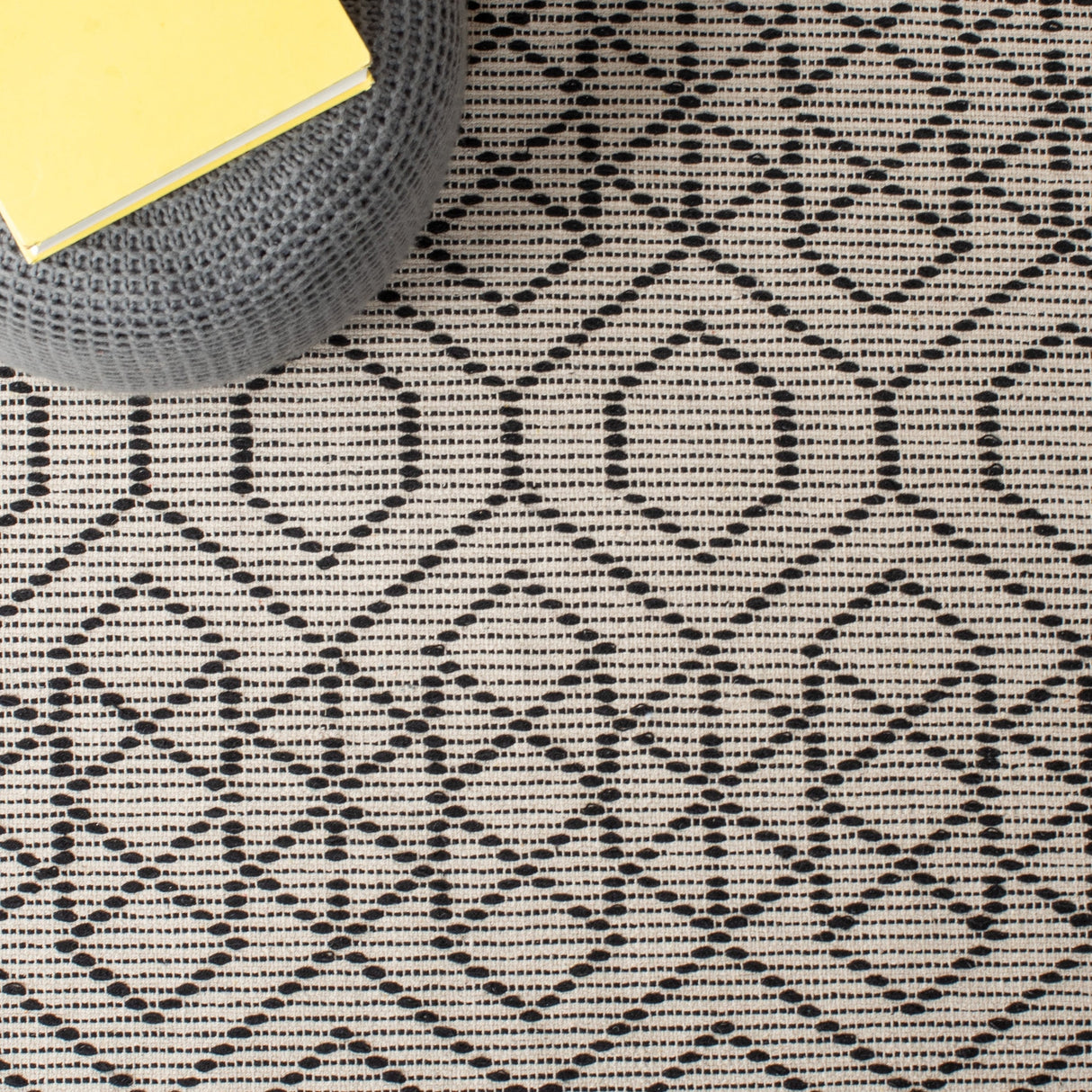 Safavieh Montauk Mtk652Z Black/Beige Rugs.