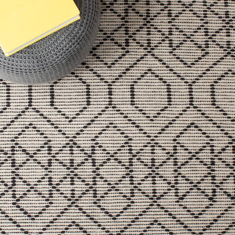 Safavieh Montauk Mtk652Z Black/Beige Rugs.