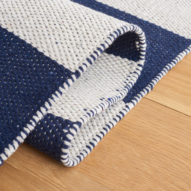 Safavieh Montauk Mtk705N Navy/Ivory Rug.