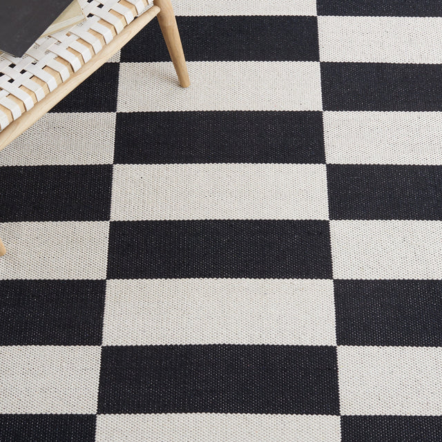 Safavieh Montauk Mtk705Z Black/Ivory Rug.