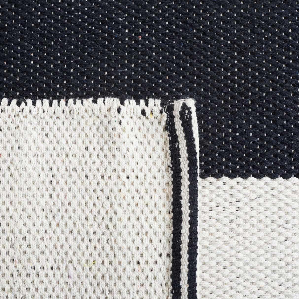 Safavieh Montauk Mtk705Z Black/Ivory Rug.