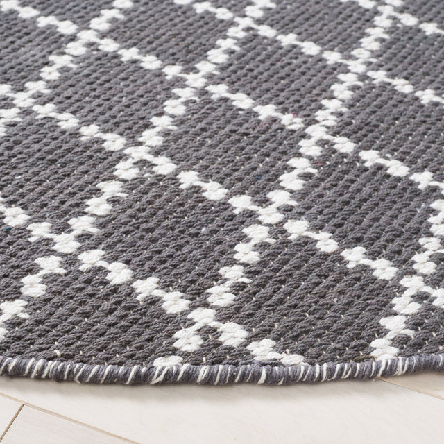 Safavieh Montauk Mtk706H Black/Ivory Rug.