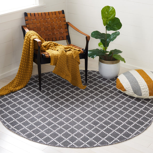 Safavieh Montauk Mtk706H Black/Ivory Rug.