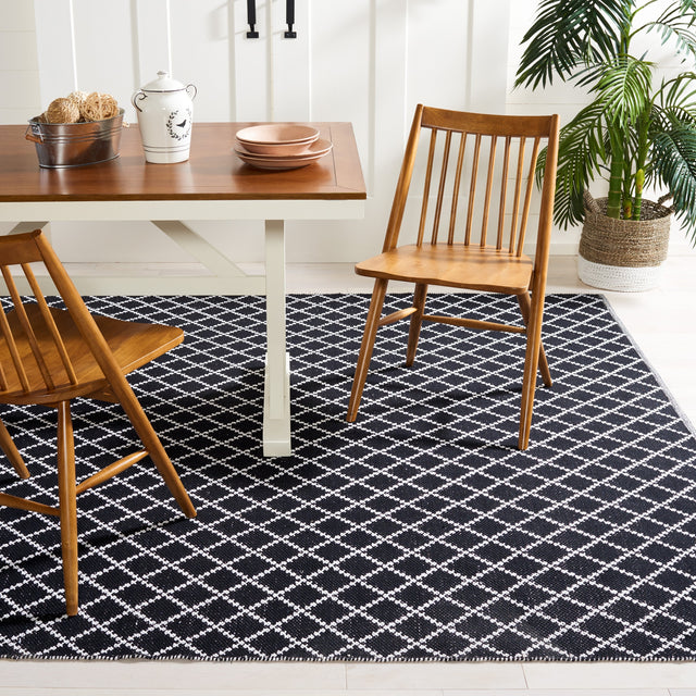 Safavieh Montauk Mtk706Z Black/Ivory Rug.