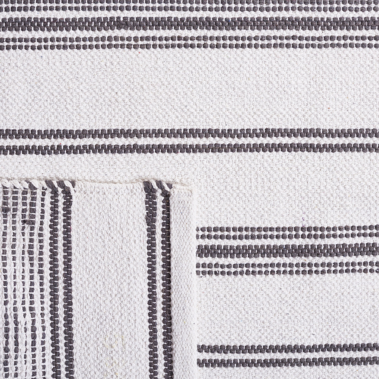 Safavieh Montauk Mtk708H Dark Grey/Ivory Rug.