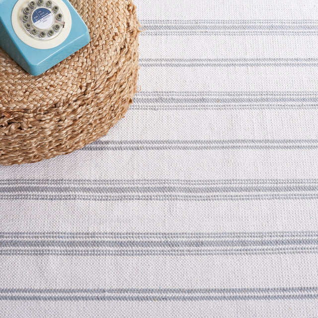 Safavieh Montauk Mtk708J Aqua/Ivory Rug.