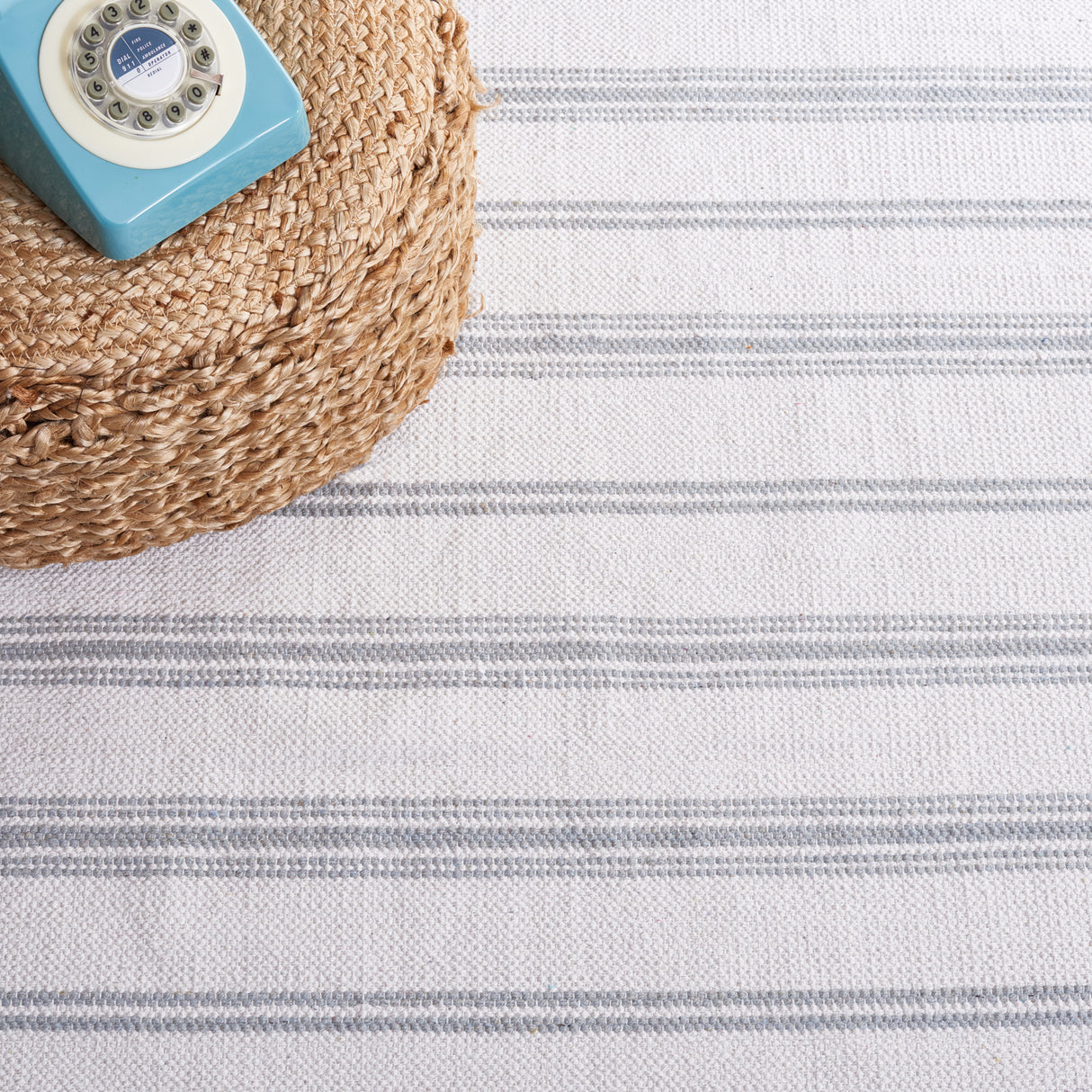 Safavieh Montauk Mtk708J Aqua/Ivory Rug.
