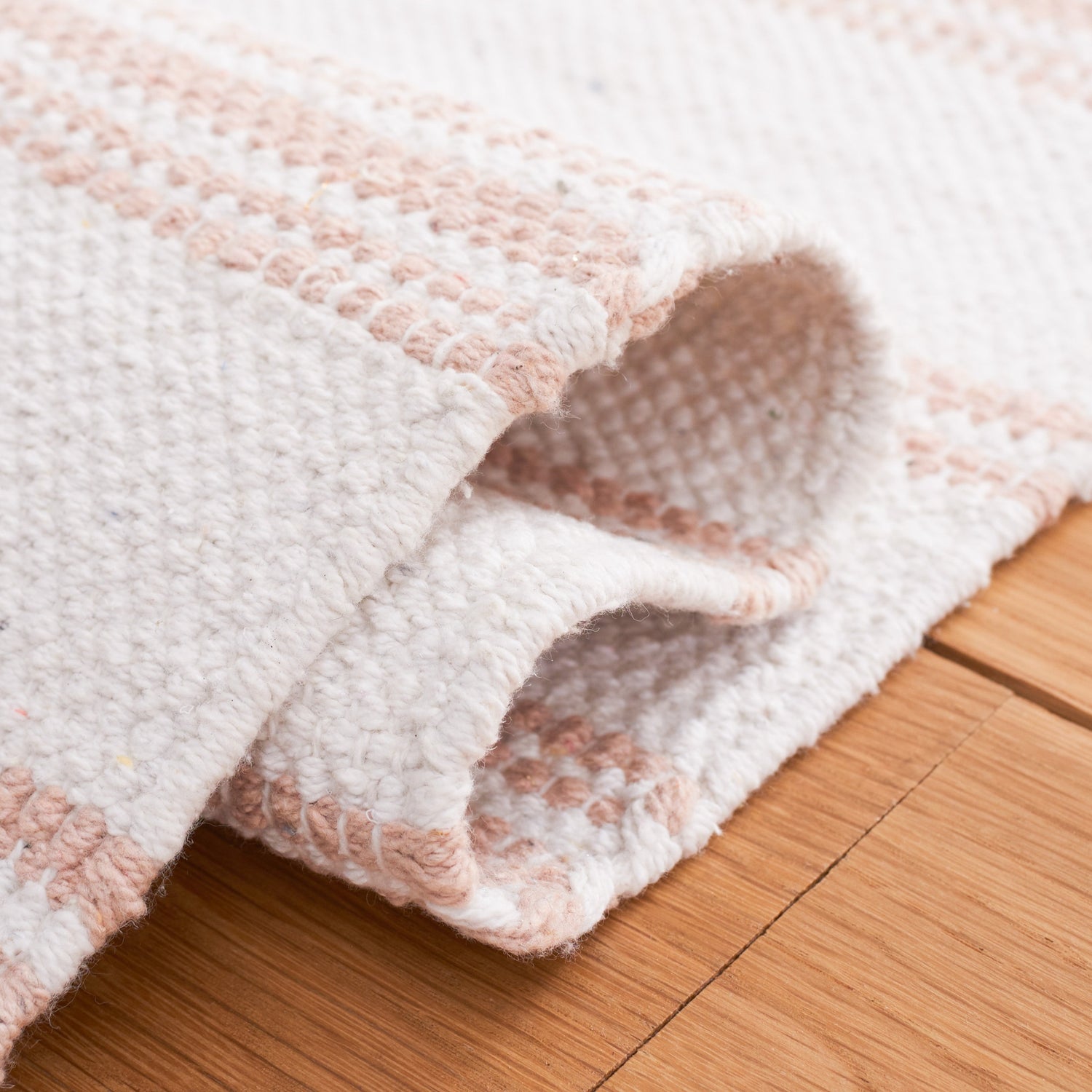 Safavieh Montauk Mtk708U Pink/Ivory Rug.